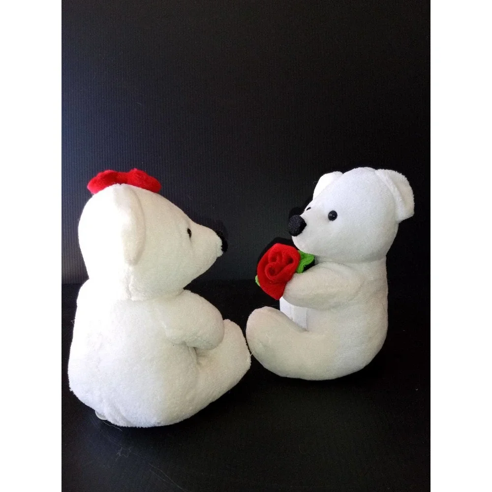 NWT Goffa, white kissing plush bears with heart and flower